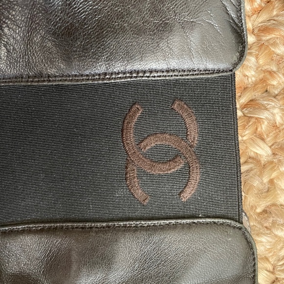 Chanel Black Leather Chelsea Boots 9 - Picture 1 of 8